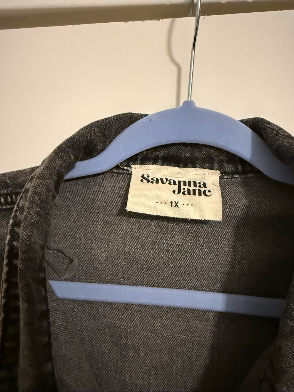 Savanna Jean  Relaxed distressed Black Denim Jacket - Women 1X NWOT - Picture 3 of 3